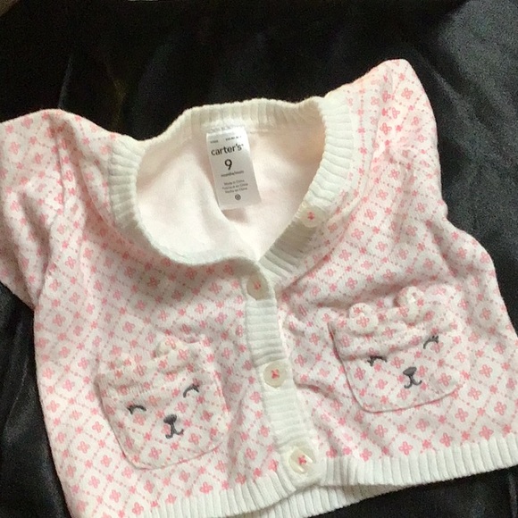 CARTER’S  baby’s  button front sweater. 9 months  pink and white - Picture 6 of 7